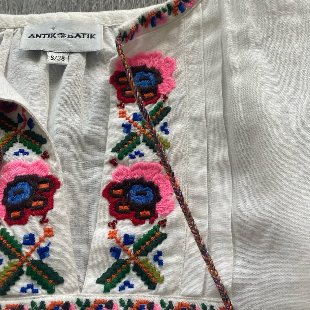 NWOT Antik Batik Embroidered Top